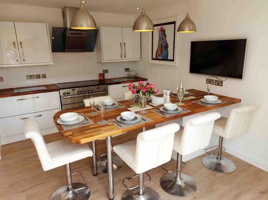 Modern 4 Bedroom House In Weymouth Sunny Corner Bagian luar foto